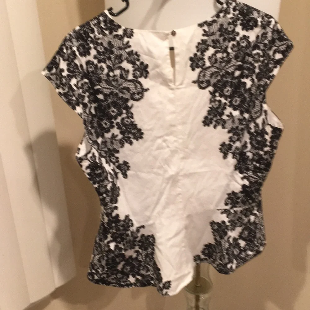 New York & Company cap sleeves top - Picture 4 of 6